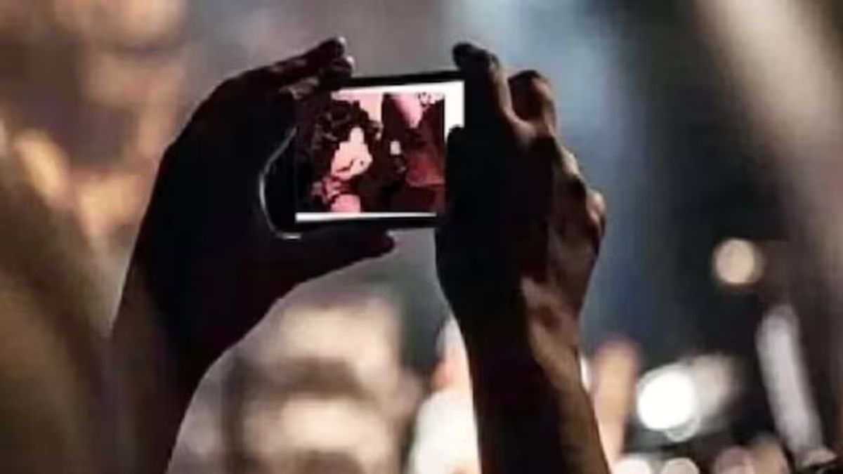 Hapur: सपा के WhatsApp ग्रुप 'समाजवादी पार्टी परिवार' में आपत्तिजनक वीडियो शेयर हाेने से मचा हड़कंप, ग्रुप एडमिन ने बताया हैकिंग का मामला Hapur News