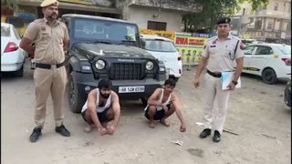 चलती थार में युवक ने खोली पेंट की जिप, सड़क पर पेशाब का वीडियो वायरल, गुरुग्राम पुलिस ने सिखाया सबक! NewsTak