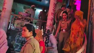 5 युवक और 6 युवतियां थी आपत्तिजनक हालत में...तभी पहुंंच गई पुलिस, मथुरा के स्पा सेंटर के अंदर का हैरान करने वाला नजारा NewsTak
