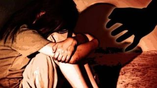 प्रेमी ने अपनी गर्लफ्रेंड की बेटी के साथ किया घिनौना काम, नशीली गोलियां खिलाकर देता था वारदात को अंजाम, झांसी का हैरान करने वाला मामला NewsTak