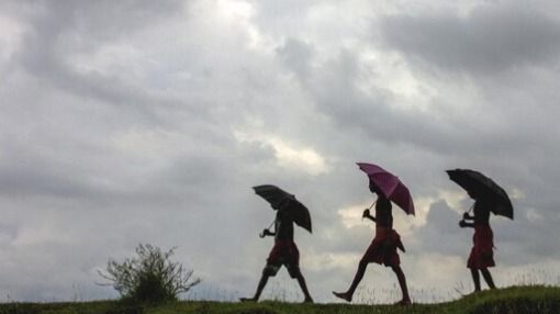 Delhi weather update: दिल्ली-NCR में बढ़ी ठंड, पश्चिमी विक्षोभ से हो सकती है बारिश