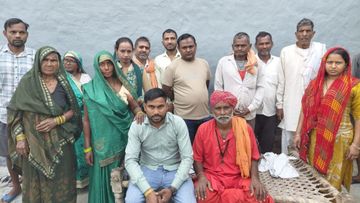 Bulandshahr: 13 years ago, a man was bitten by a snake and thought his son was dead and threw him into the Ganges. He returned home and surprised everyone. Bulandshahr news, snake bite miracle, man alive after 13 years, Dipu Saini story, UP viral news