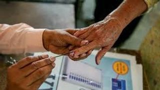 बिहार चुनाव से पहले 'होम वोटिंग' की प्रक्रिया होगी शुरू, जानें कौन कर सकता है वोट NewsTak