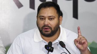 बिहार विधानसभा चुनाव से पहले RJD का बड़ा एक्शन! 2 विधायक और 4 पूर्व विधायक सहित 27 बागी नेताओं को दिखाया पार्टी से बाहर का रास्ता NewsTak