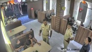 रेस्टोरेंट में बैठे थे लड़का-लड़की, तभी आ गए पुलिसकर्मी और हो गई बहस, फिर जो हुआ..., वीडियो वायरल  NewsTak