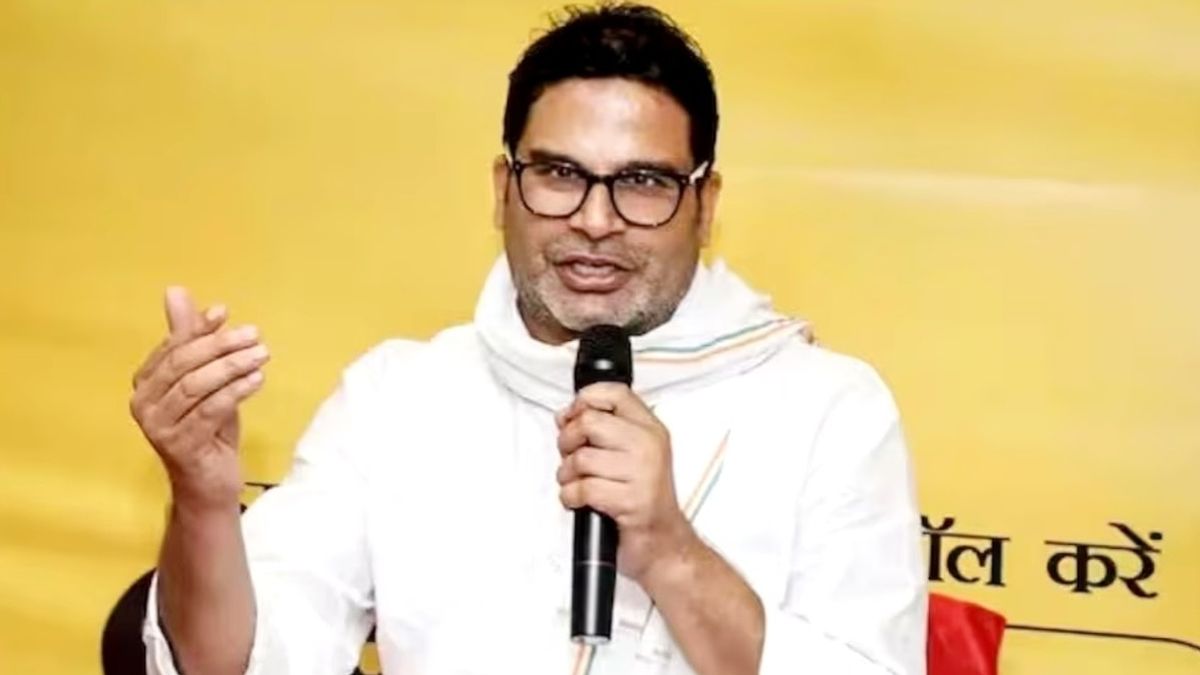 बिहार चुनाव से पहले बढ़ी प्रशांत किशोर की मुश्किलें, दो वोटर कार्ड मामले में चुनाव आयोग ने तीन दिन में मांगा जवाब चुनाव आयोग ने प्रशांत किशोर को भेजा नोटिस