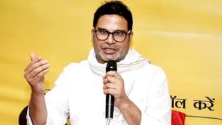 बिहार चुनाव से पहले बढ़ी प्रशांत किशोर की मुश्किलें, दो वोटर कार्ड मामले में चुनाव आयोग ने तीन दिन में मांगा जवाब NewsTak