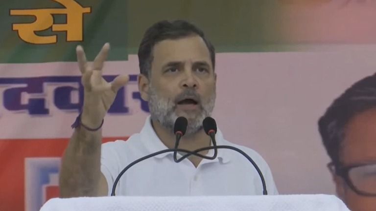 मुजफ्फरपुर से राहुल गांधी ने पीएम मोदी को घेरा, बोले- 'वोट के लिए मोदी जी स्टेज पर आकर नाचेंगे भी', देखें वीडियो