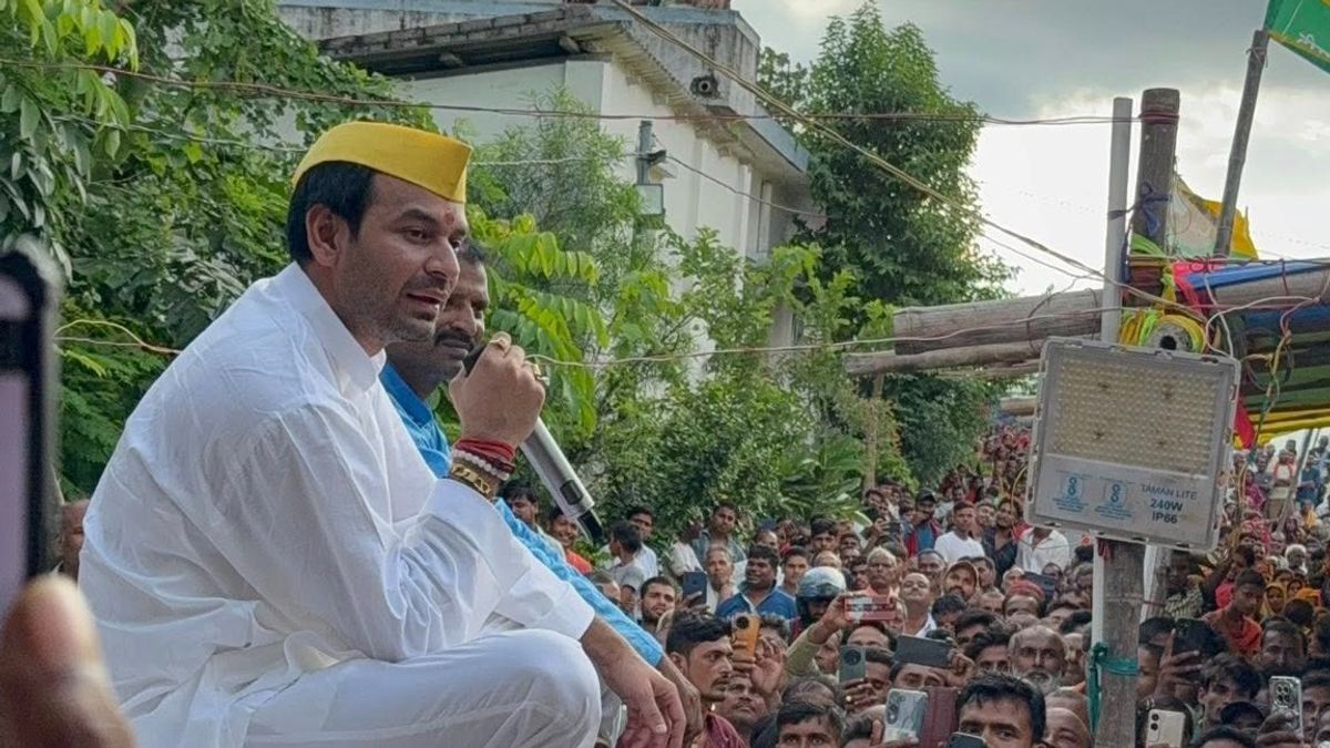 RJD के समर्थकों ने प्रचार करने पहुंचे तेज प्रताप को खदेड़ा, लगाए तेजस्वी जिंदाबाद के नारे!  Tej Pratap Yadav