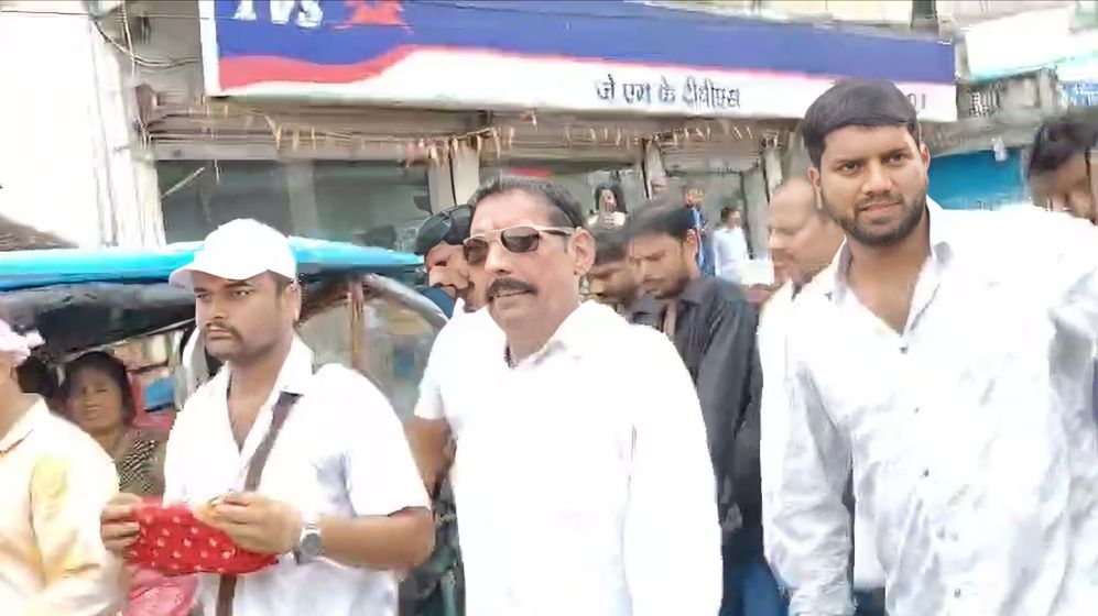 दुलारचंद हत्या के दूसरे दिन अनंत सिंह जन संपर्क निकले