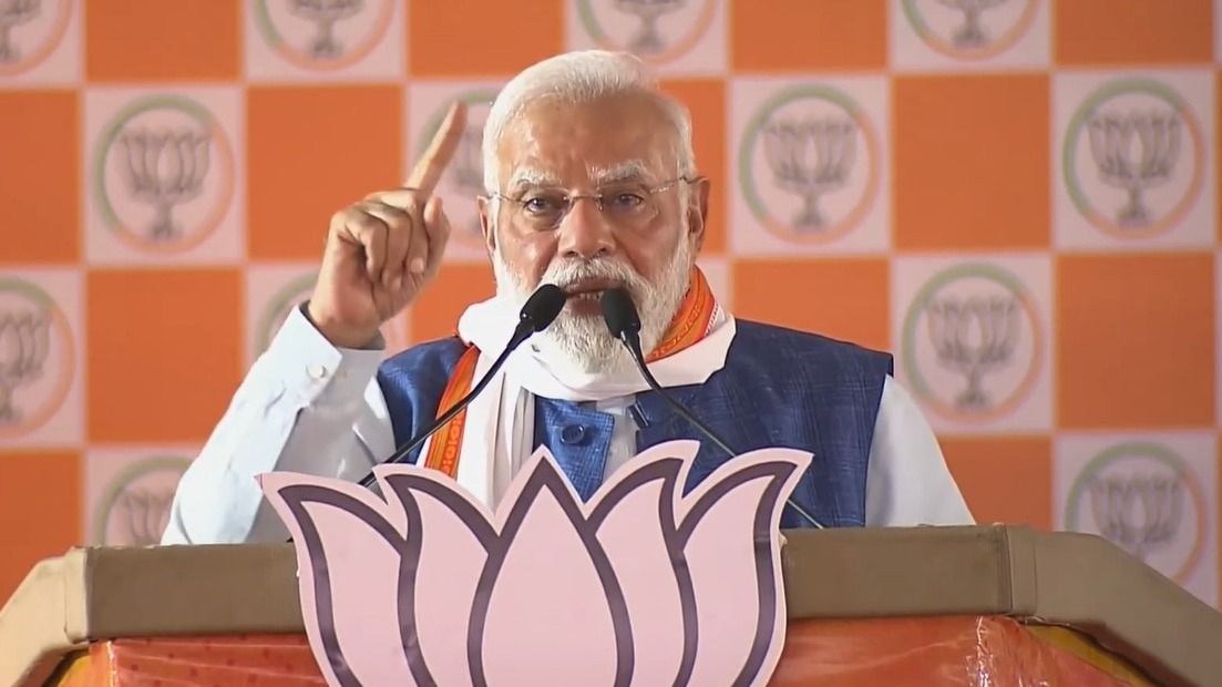 'RJD ने कांग्रेस की कनपट्टी पर कट्टा रखकर चोरी किया!' PM मोदी ने नवादा में RJD और कांग्रेस पर साधा निशाना NewsTak