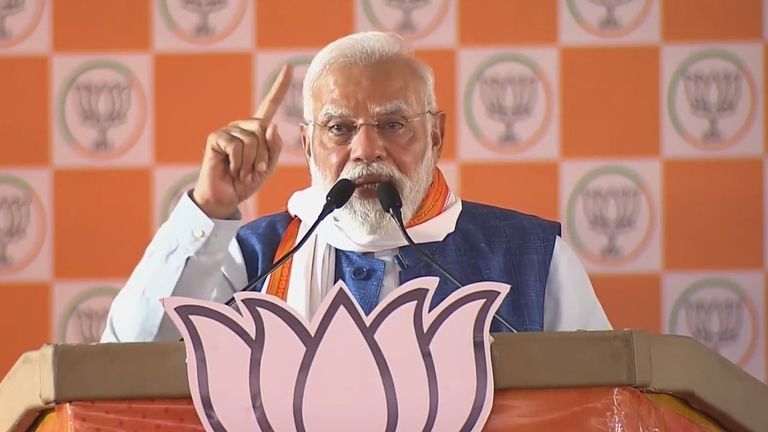 'RJD ने कांग्रेस की कनपट्टी पर कट्टा रखकर चोरी किया!' PM मोदी ने नवादा में RJD और कांग्रेस पर साधा निशाना PM मोदी ने नवादा में RJD-कांग्रेस पर साधा निशाना