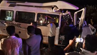 Rajasthan Road Accident: फलोदी में भीषण सड़क हादसा! भारतमाला एक्सप्रेसवे पर ट्रक से टकराया ट्रैवलर,15 की मौत NewsTak