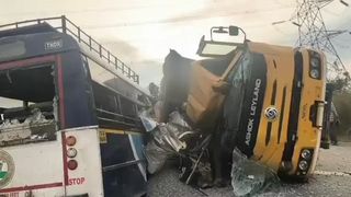 Telangana Road Accident: तेलंगाना के रंगारेड्डी में गलत दिशा से आ रहे ट्रक ने TGRTC बस को मारी टक्कर 19 की मौत, 10 घायल NewsTak