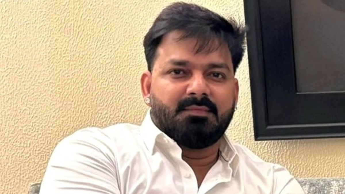 एनडीए के लिए प्रचार करने गए पवन सिंह क्यों मांगने लगे महागठबंधन के मुकेश सहनी के लिए वोट? देखें वीडियो  पवन सिंह का वीडियो वायरल