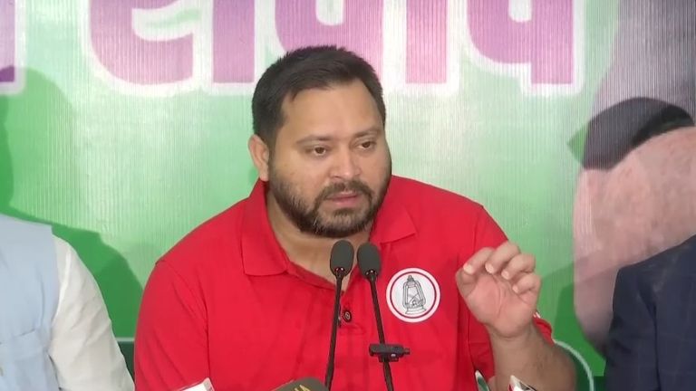 Bihar Chunav 2025: तेजस्वी यादव का बड़ा ऐलान! कहा- सरकार बनी तो इस तारीख से महिलाओं के खाते में भेजेंगे 30,000 रुपये Bihar Chunav 2025