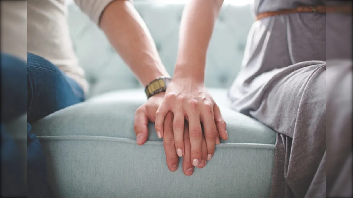 महिला को अपनी ही फीमेल बेस्टफ्रेंड से हुई बेशुमार मोहब्बत 