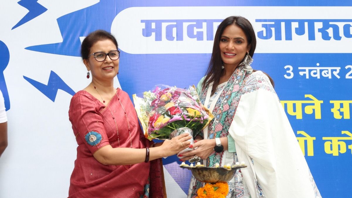 लोकतंत्र के रंग में रंगा पटना, नीतू चंद्रा ने कहा, 'जब युवा आगे बढ़ते हैं, लोकतंत्र मजबूत होता है' Neetu Chandra voter awareness