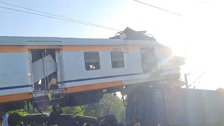 Train Accident: इस एक गलती ने ले ली 6 लोगों की जान, मालगाड़ी और पैसेंजर ट्रेन के बीच टक्कर का कारण आया सामने