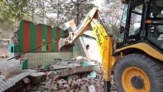 हरिद्वार: सरकारी जमीन पर बनी थी मजार...प्रशासन ने बुलडोजर चलाकर किया ध्वस्त! NewsTak