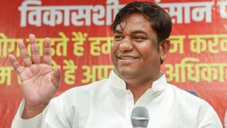 Bihar Election 2025: गौरा बौराम सीट पर बड़ा उलट फेर, वोटिंग से पहले वीआईपी उम्मीदवार संतोष सहनी ने RJD को दिया समर्थन NewsTak