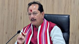 Bihar Election 2025: डिप्टी सीएम विजय कुमार सिन्हा के काफिले पर फेंका गोबर! RJD समर्थकों पर लगाया आरोप NewsTak