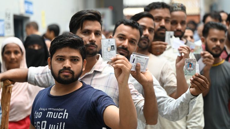 Bihar Election 2025: बिहार में रिकॉर्ड 64.69% वोटिंग का क्या मतलब, पुराने आंकड़े दे रहे ये बड़े संकेत! Bihar Voting Percentage