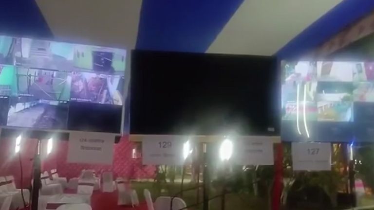 राजद ने हाजीपुर स्ट्रांग रूम का वीडियो शेयर कर लगाया गड़बड़ी का आरोप, आधी रात अचानक बंद हुआ सीसीटीवी राजद ने हाजीपुर स्ट्रांग रूम पर गड़बड़ी का लगाया आरोप