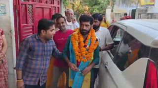 दोस्त से 500 उधार लेकर खरीदी लॉटरी टिकेट, जीते 11 करोड़.. अब सब्जी दुकानदार को मिल रही धमकी NewsTak