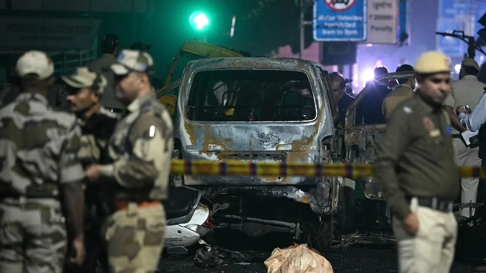 Delhi Blast: i20 कार में हुआ था जोरदार धमाका, पुलिस ने एक शख्स को लिया हिरासत में, कार मालिक के बारे में पता चली ये बात