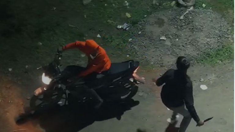 अमरावती: शादी के मंच पर दूल्हे पर जानलेवा हमला, ड्रोन ने 2 KM तक पीछा कर हमलावर को पकड़ा, वीडियो वायरल अमरावती में आया फिल्मी मामला