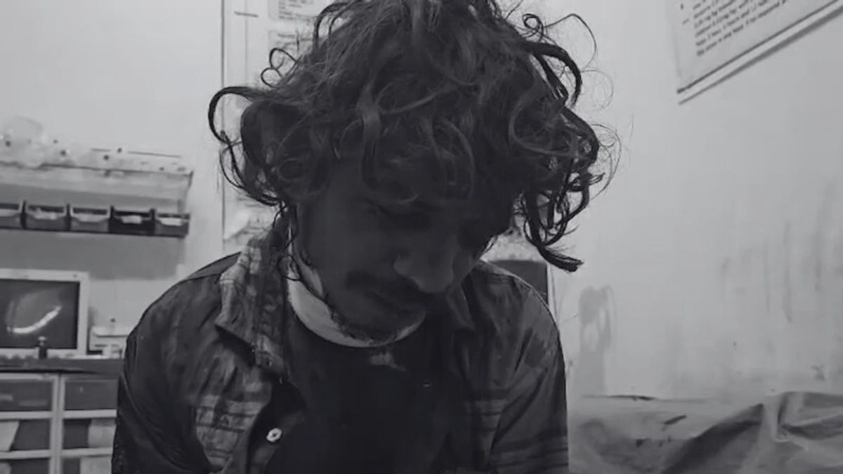 'मेरी लैला को बुला दो, नहीं तो मैं मर जाऊंगा'...झांसी रेलवे स्टेशन पर 'मजनू' ने किया हाई-वोल्टेज ड्रामा Jhansi News