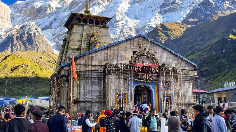 चारधाम यात्रा में श्रद्धालु छोड़ गए 2,734 टन कचरा, केदारनाथ-बद्रीनाथ में प्लास्टिक समस्या से बढ़ी प्रशासन की चिंता चारधाम में रिकॉर्ड भीड़ के बाद कचरे का पहाड़!