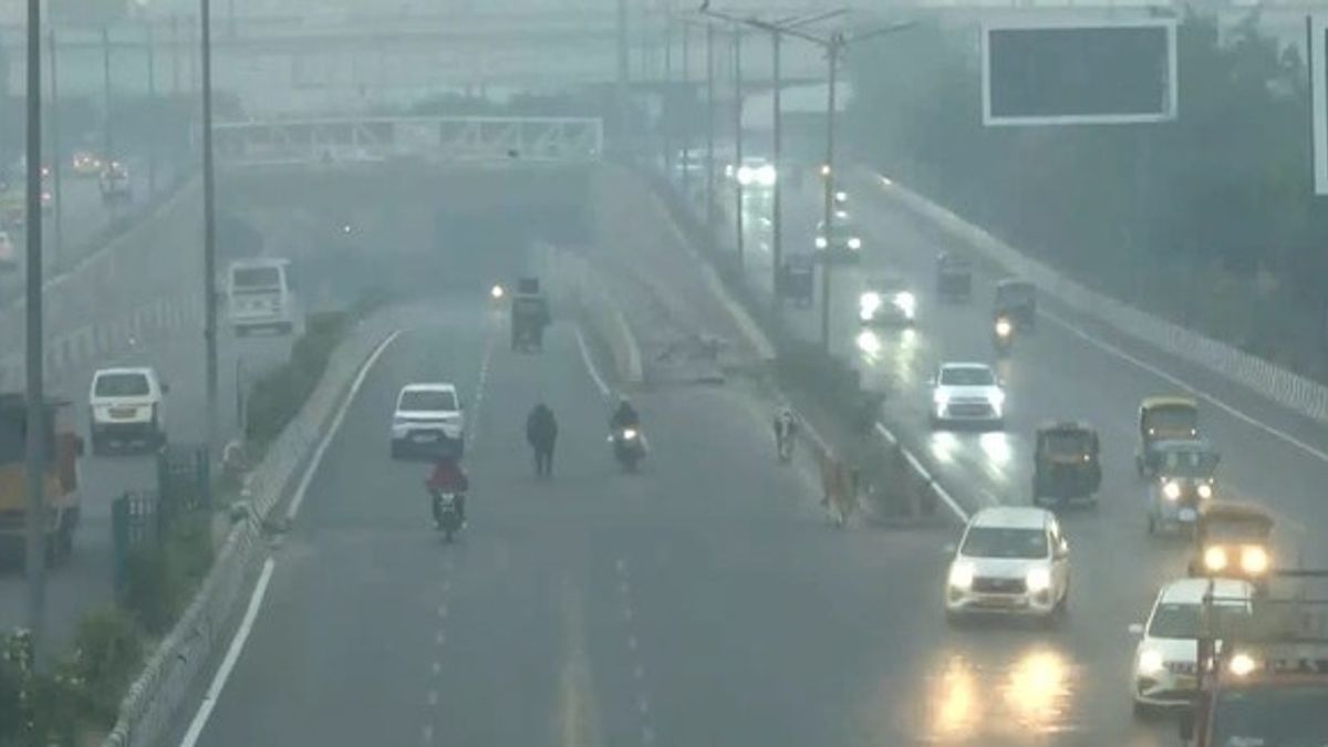 Delhi Weather Update: दिल्ली-NCR में सर्द हवाओं ने बढ़ाई ठिठुरन! जानिए आने वाले 2 से 3 दिनों में कैसा रहेगा मौसम delhi weather update