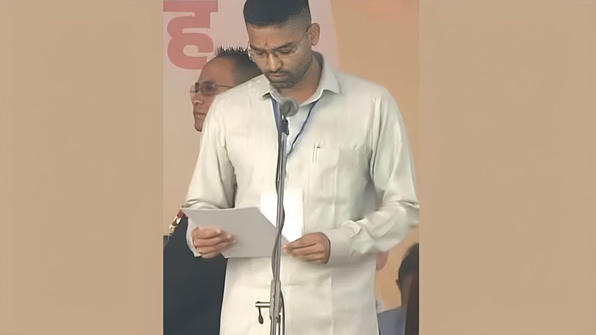 Minister Deepak Prakash: जीन्स-शर्ट में शपथ लेने वाले बिहार के नए मंत्री दीपक प्रकाश कौन हैं? क्यों हो रही चर्चा Deepak Prakash Bihar Minister