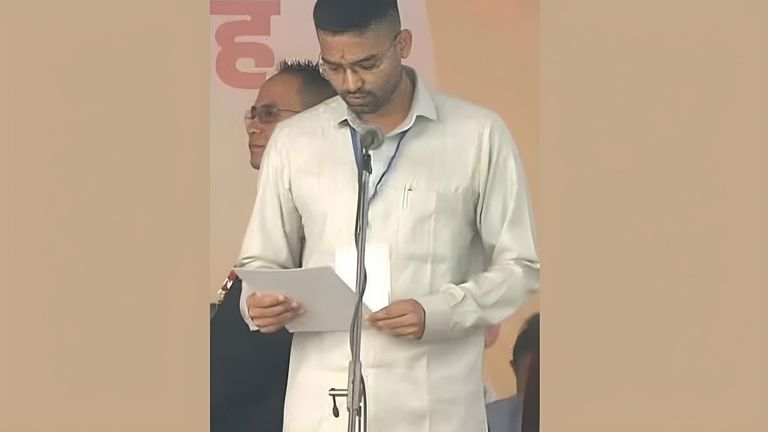 Minister Deepak Prakash: जीन्स-शर्ट में शपथ लेने वाले बिहार के नए मंत्री दीपक प्रकाश कौन हैं? क्यों हो रही चर्चा Deepak Prakash Bihar Minister