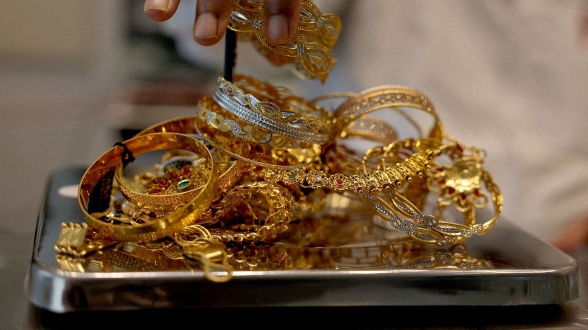 Gold-silver price today: शादी के सीजन में सोने-चांदी खरीदना कितना सही? रुकना चाहिए या करनी चाहिए खरीदारी? जानें एक्सपर्ट से