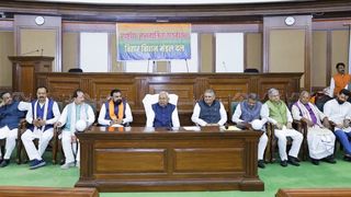 Bihar New Government: नीतीश मंत्रिमंडल में सवर्ण से लेकर दलित सभी वर्ग के नेता, जानें किस पार्टी ने किसे दी कितनी हिस्सेदारी? NewsTak