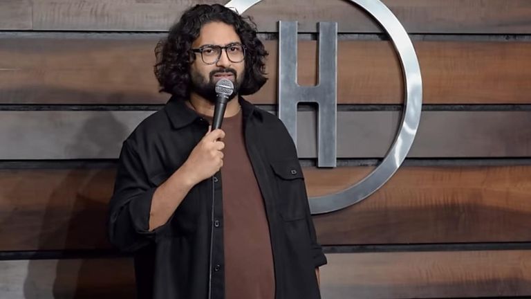 कार्टूनिस्ट से कॉमेडियन: रवि गुप्ता कैसे बने इंडियन स्टैंड-अप कॉमेडी के शुद्ध देसी स्टार, जानिए उनके सफर की पूरी कहानी Ravi Gupta comedian