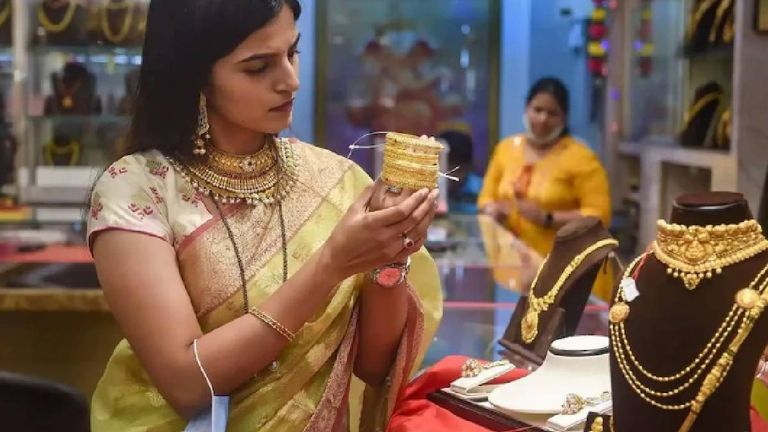 Gold Silver Price: गोल्ड मार्केट में फिर हलचल! किस डेटा ने बदल दी चाल? जानिए लेटेस्ट रेट और फ्यूचर ओवरव्यू NewsTak