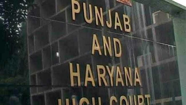 MLA को 'सलाम' न करने पर डॉक्टर को नोटिस! हाईकोर्ट ने हरियाणा सरकार की खिंचाई करते हुए लगाया 50 हजार का जुर्माना NewsTak