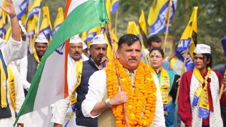 उत्तर प्रदेश में नफरत और बांटो वाली सरकार नहीं चलने देंगे- संजय सिंह NewsTak