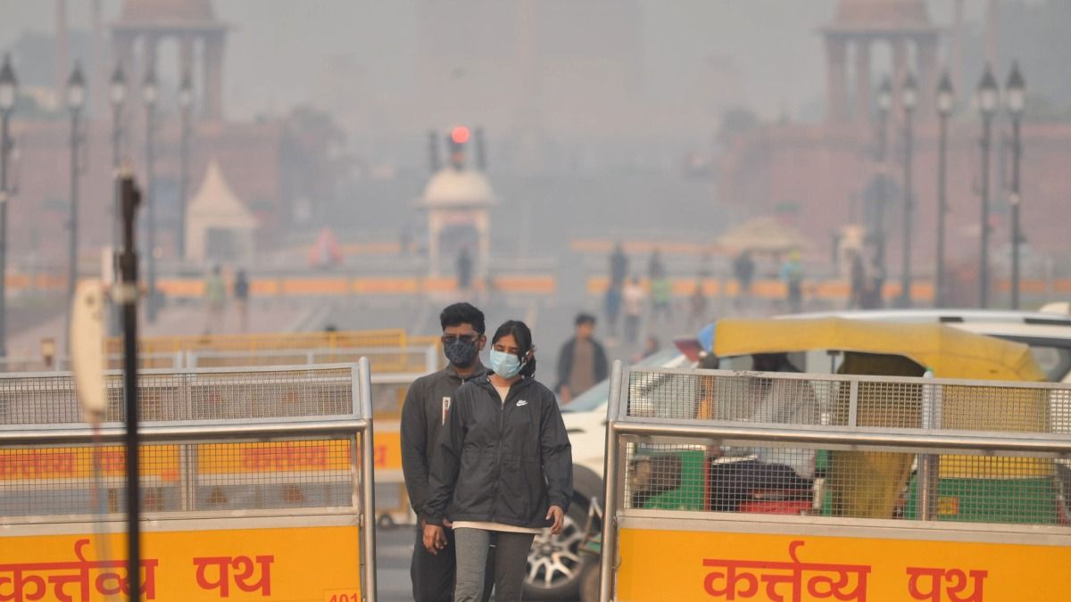 Delhi Weather update: दिल्ली-NCR की हवा अभी भी जहरीली, तापमान गिरेगा और बढ़ेगी ठंड