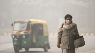 Delhi Weather update: दिल्ली-NCR की हवा अभी भी जहरीली, तापमान गिरेगा और बढ़ेगी ठंड NewsTak