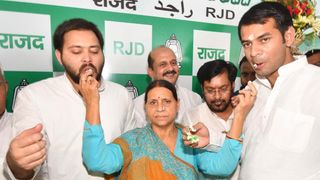 Bihar Politics: तेज प्रताप की राजद में होगी वापसी? सोशल मीडिया पोस्ट में ऐसा क्या दिखा कि शुरू हो गई सियासी हलचल NewsTak