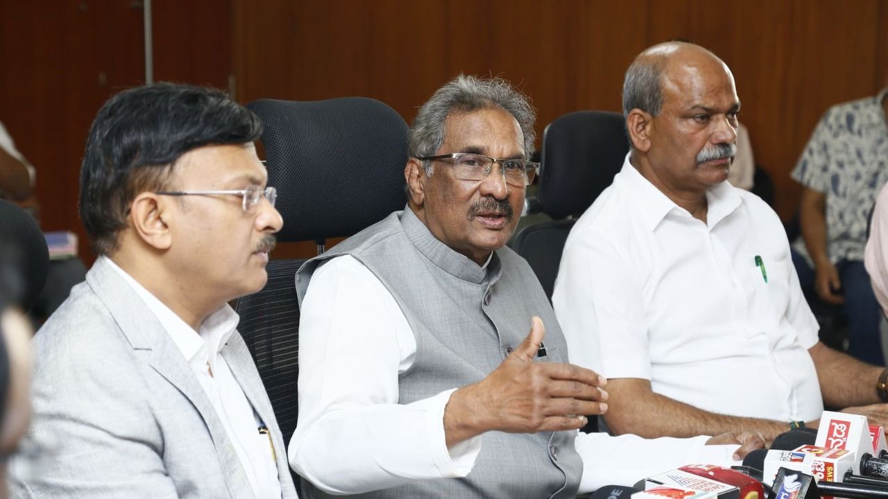 कर्नाटक में क्यों हो रही KJ जॉर्ज के रोल की चर्चा, हाईकमान के इशारे पर सुलह करा रहे जॉर्ज