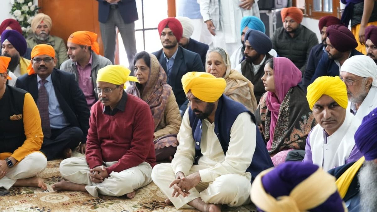भगवंत मान और अरविंद केजरीवाल ने संगत में शामिल होकर प्रदेश की तरक्की और पंजाबी भाइयों की खुशहाली के लिए की अरदास Punjab News