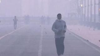 Delhi Weather Update: दिल्ली में लगातार बढ़ेगी ठंड, सुबह छाया रहेगा कोहरा, जानिए 26 नवंबर के मौसम का हाल NewsTak