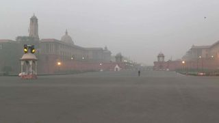 Delhi Weather Update: दिल्ली में बढ़ी ठंड, 27 नवंबर को रहेगा कोहरा और ठंडी हवाओं का असर, AQI 300 पार NewsTak