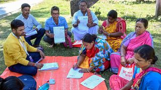 SIR BLO: किसे बनाया जाता है BLO, कितनी होती है सैलरी, कौन करता है इनकी नियुक्ति? जानें सबकुछ NewsTak